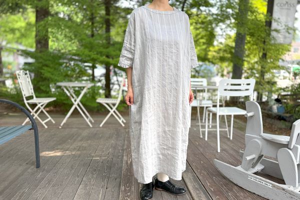 即納】フォーマル タック ゆったり ワンピース・グレージュ